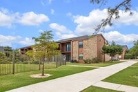 Building Photo - 904 University Oaks Blvd
