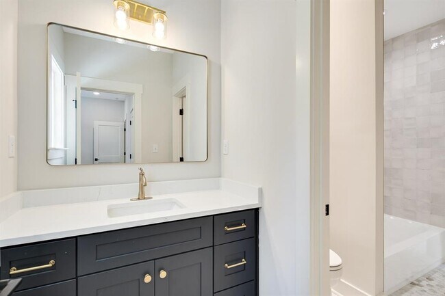 Building Photo - 352 Avon Rd