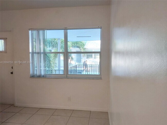 Building Photo - 1300 N 17th Ave