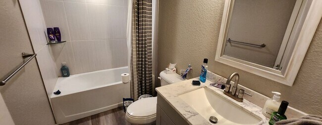 Building Photo - 3-Bed, 2-Bath Beauty in a Can’t-Miss Locat...