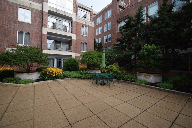 Building Photo - 130 Mt Auburn St