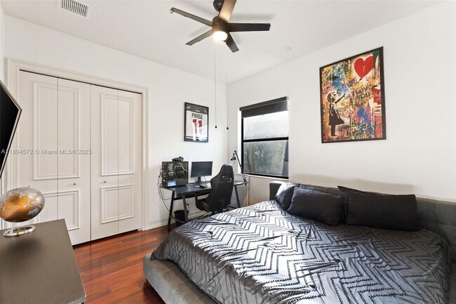 Building Photo - 10775 Blue Palm St