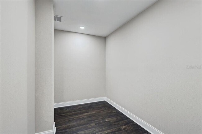 Building Photo - 7209 Meeting House Ln