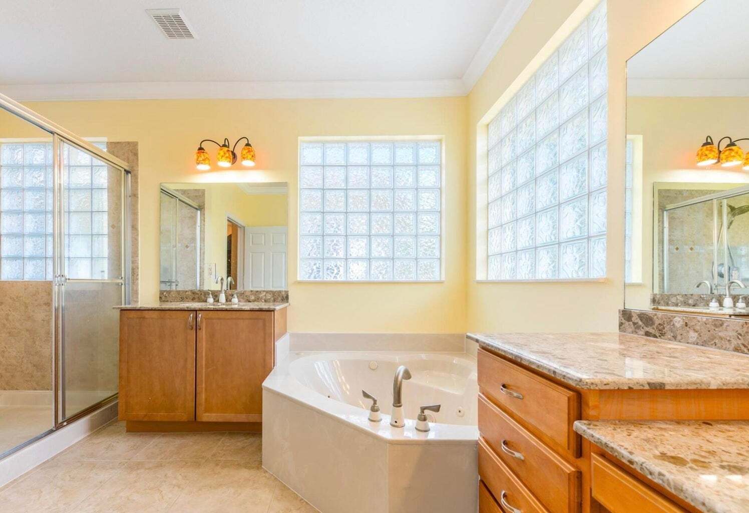 Building Photo - 8492 Breezy Oak Way