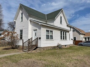 Building Photo - A Sweet Spot in La Crosse – 2 Bedrooms Await