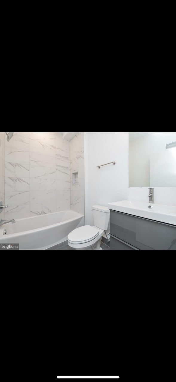 Building Photo - 2153 N Franklin St