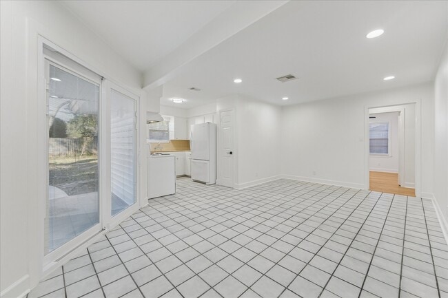 Building Photo - 6314 Mobud Dr