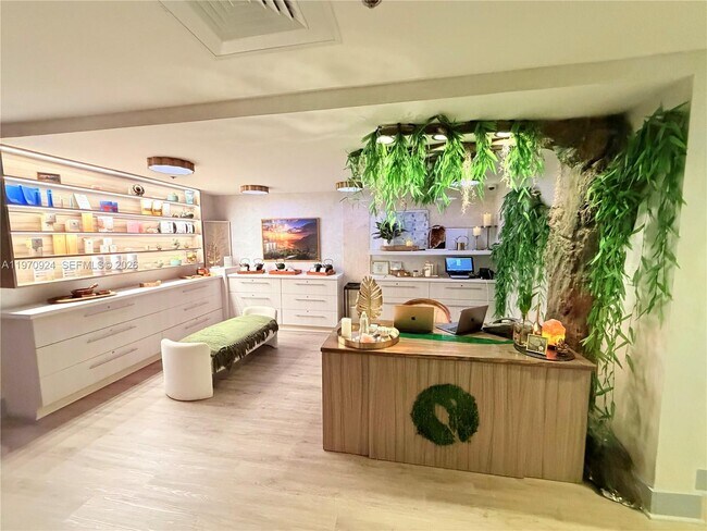 Building Photo - 1395 Brickell Ave