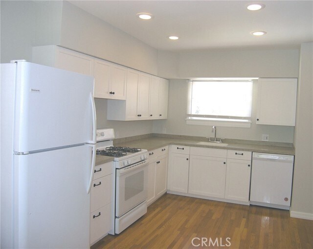 Building Photo - 4128 Vía Picaposte