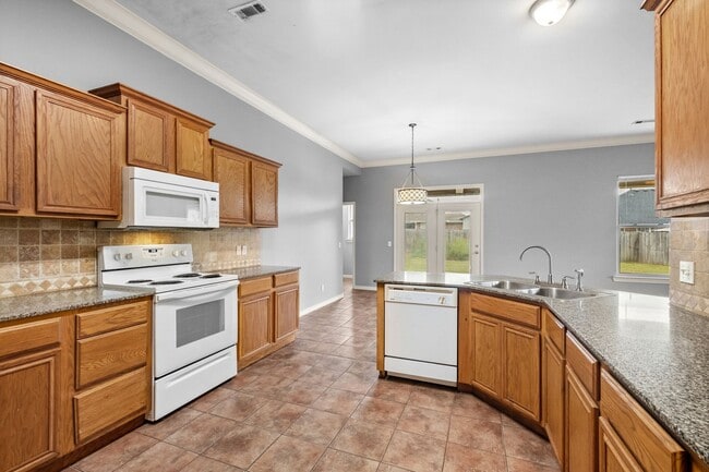 Building Photo - 702 Grant Ave