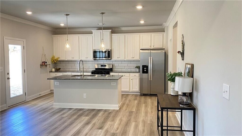 Building Photo - 4570 Silver Oak Dr SW