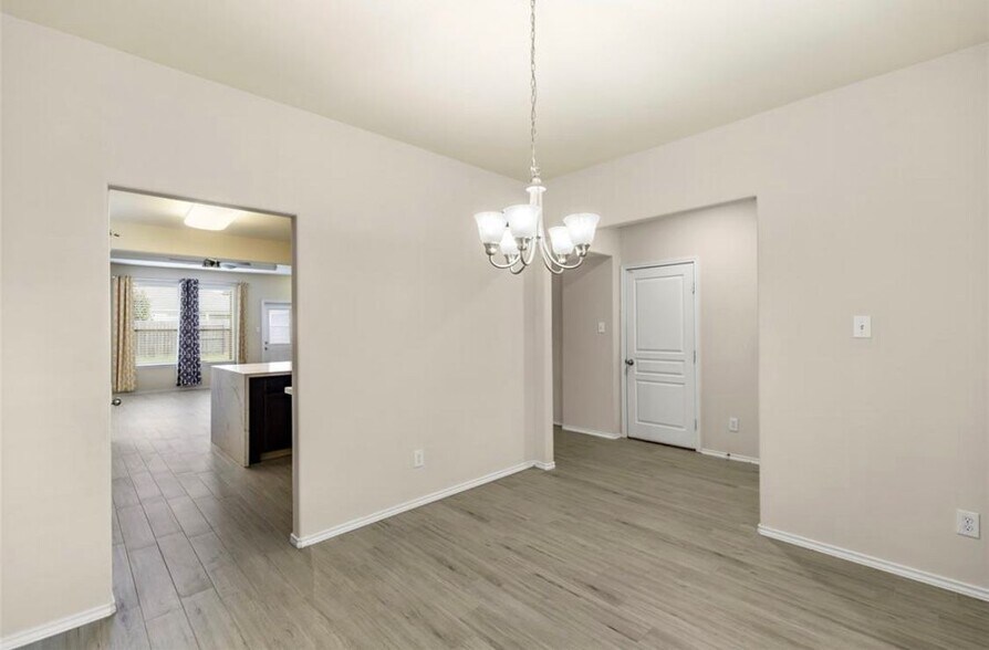 Building Photo - 1102 Larkfield Dr