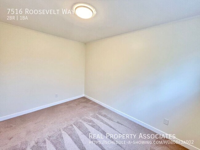 Building Photo - 7516 Roosevelt Way NE