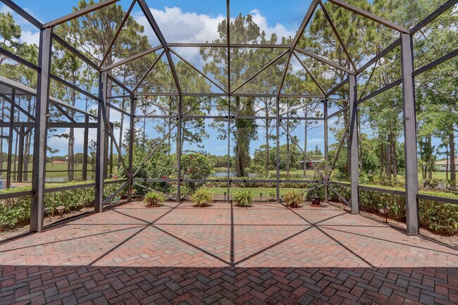Building Photo - 9400 Briarcliff Trace