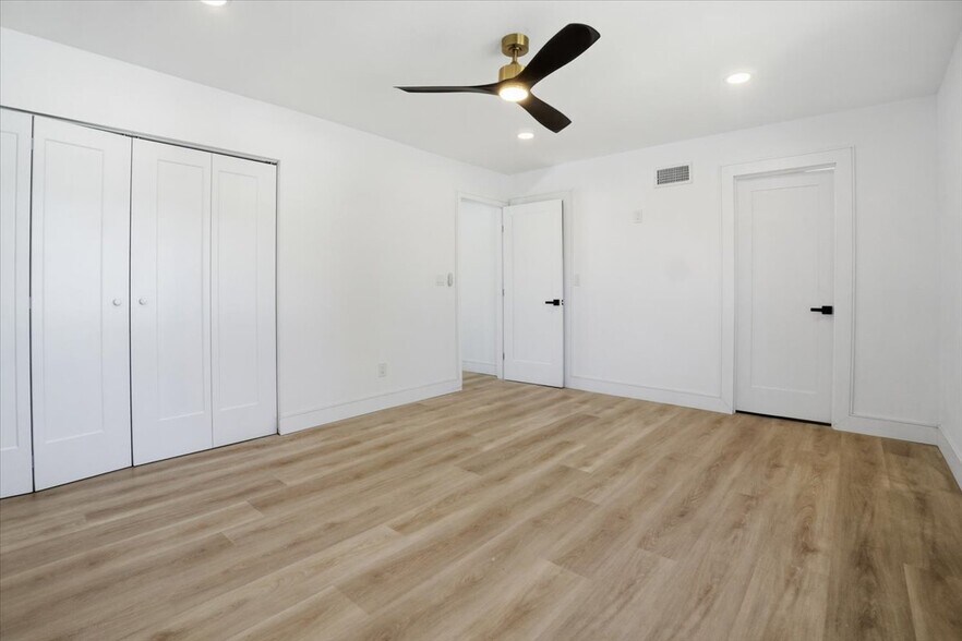 Building Photo - 1410 Pleasantview Dr