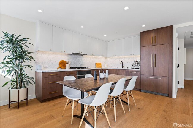 Building Photo - 943 Treat Ave