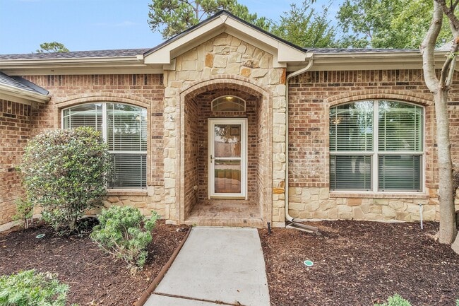 Building Photo - 12822 Lakeshore Dr