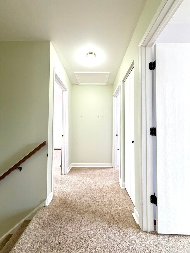 Building Photo - 665 Lakewood Farms Dr