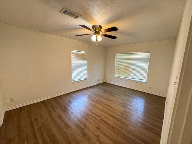 Building Photo - 910 S Austin St