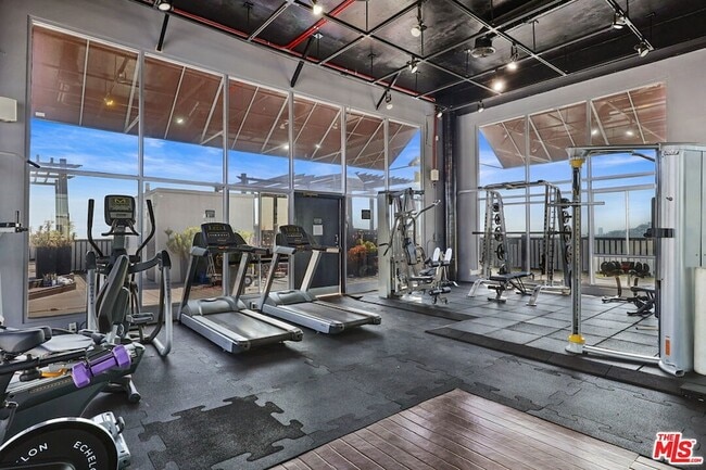 Building Photo - 7250 Franklin Ave