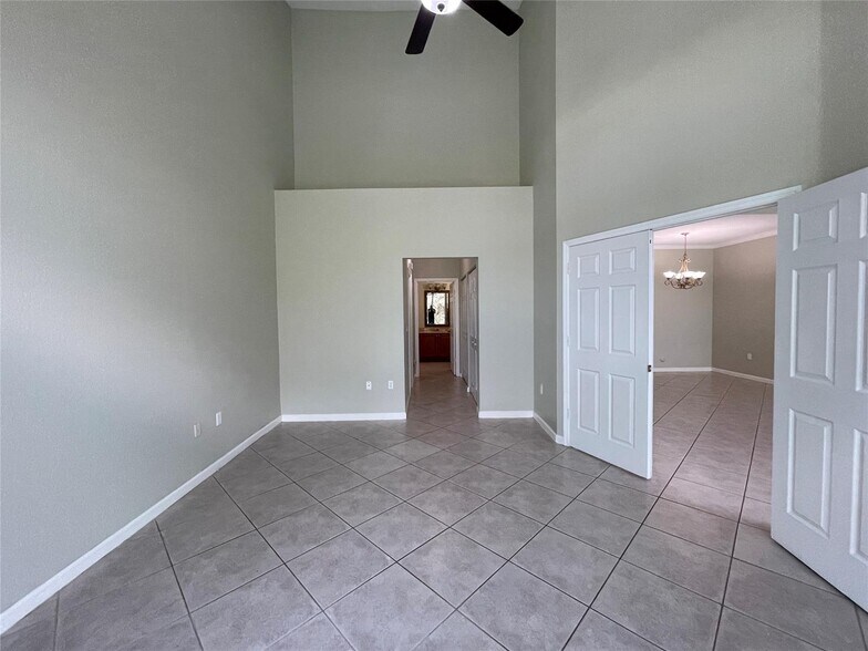 Building Photo - 5031 Madison Lakes Cir W