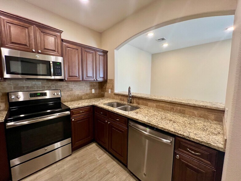 Building Photo - 6611 Leightyn Ln