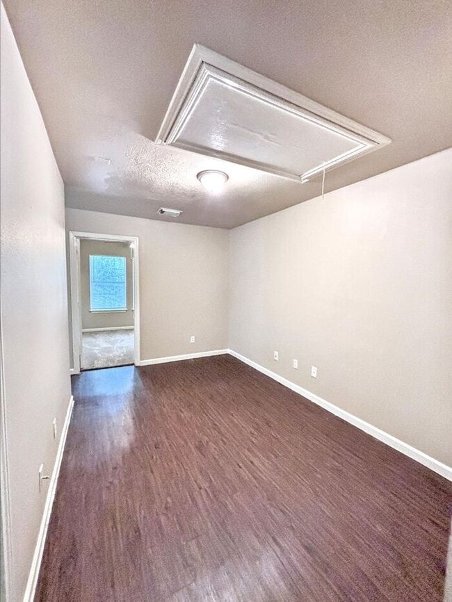 Building Photo - Comfortable 4-Bedroom Condo in Houston's O...