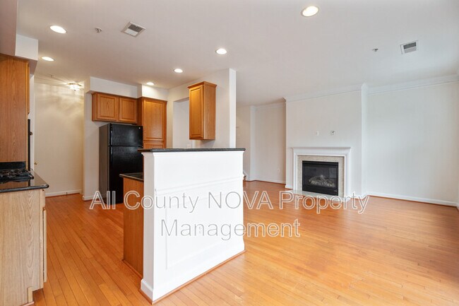 Building Photo - 3546 Carriage Walk Ln