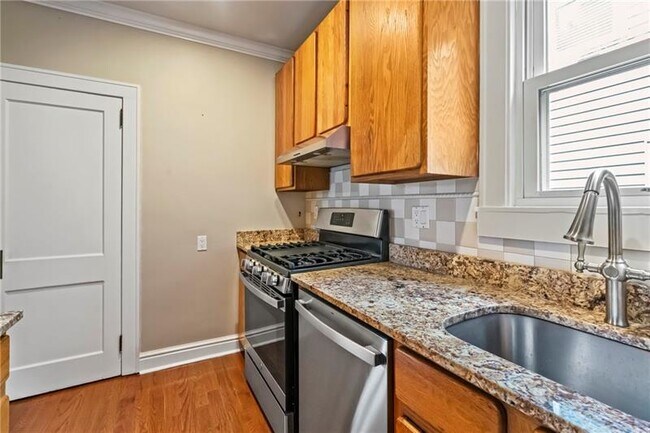 Building Photo - 318 Highland Ln