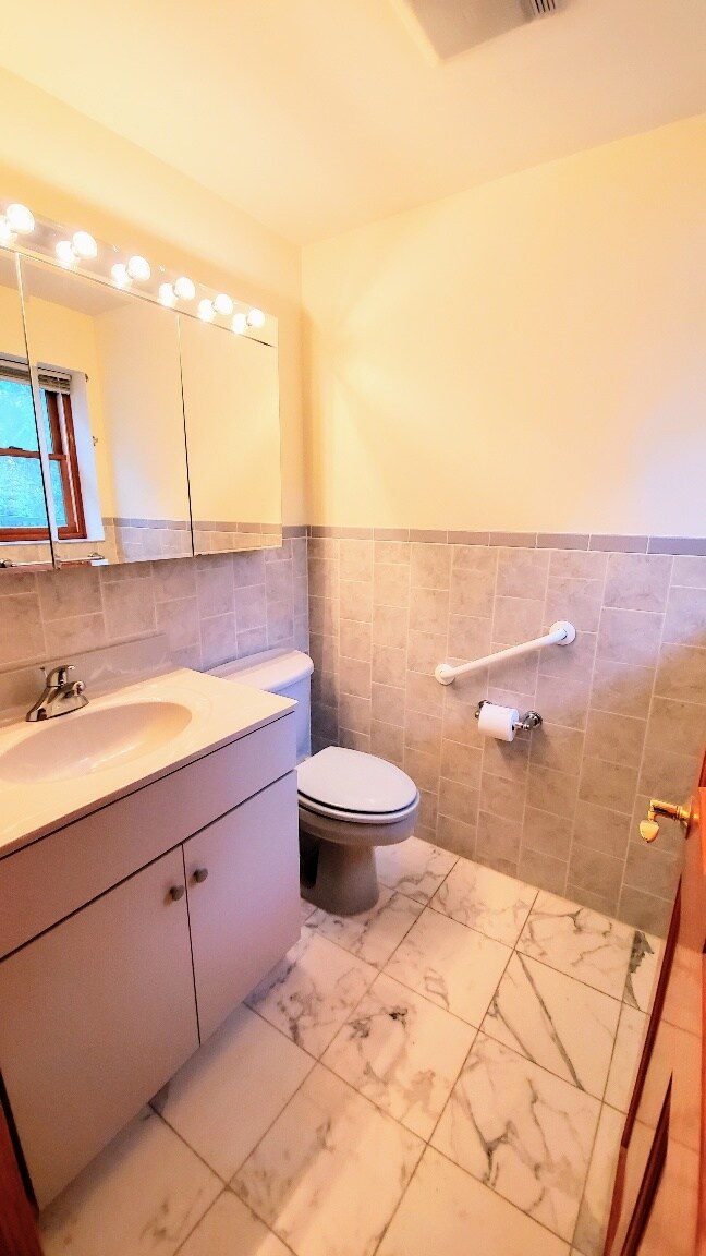 Building Photo - 129 Park Ave