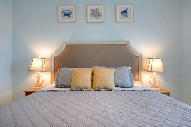 Building Photo - 994 Dolly St