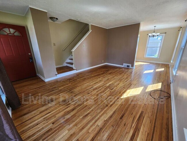 Building Photo - 312 S 47th St