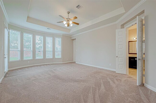Building Photo - 25719 Oakwood Knoll Dr