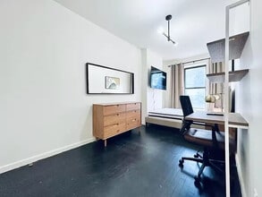 Building Photo - Furnished room/NOT APARTMENT