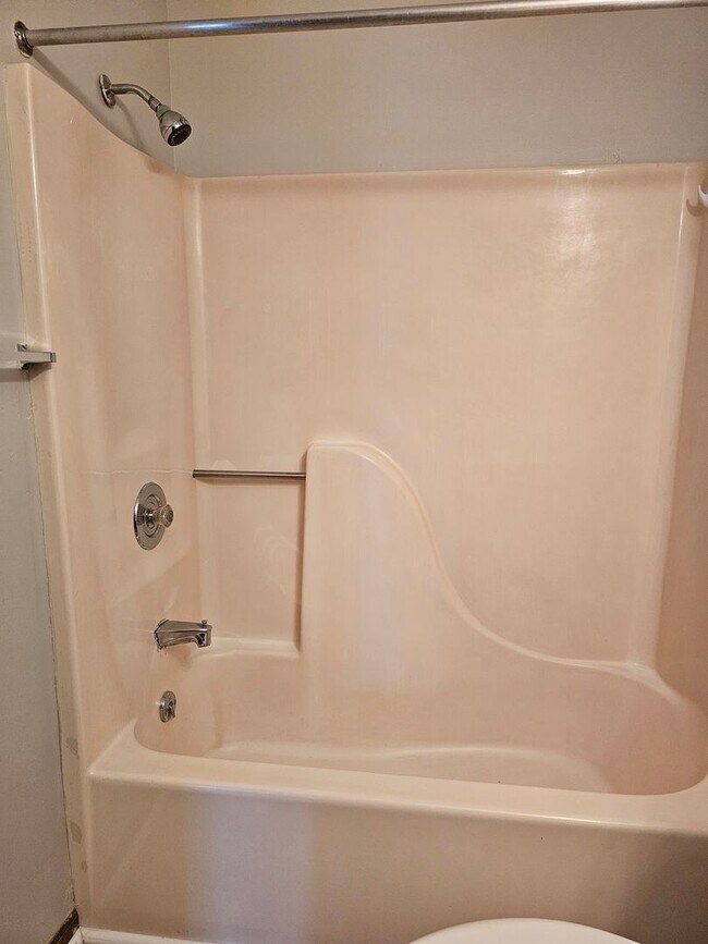 Building Photo - One Bedroom Downtown