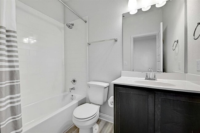 Building Photo - 8004 Lennon Dr
