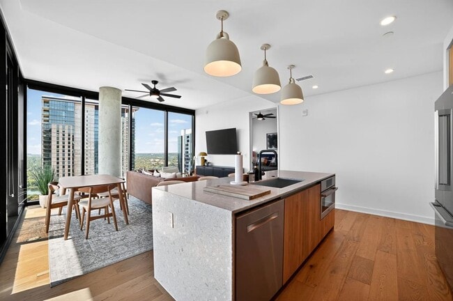 Building Photo - 84 East Ave