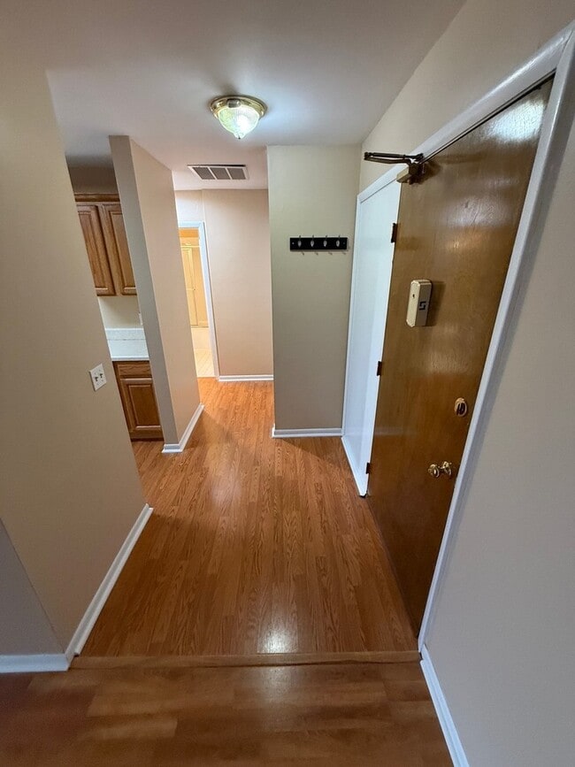 Building Photo - 5500 Hillcrest Ln