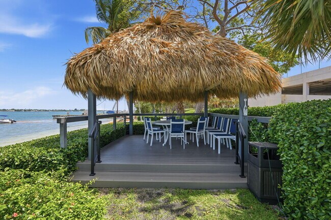 Building Photo - 5600 N Flagler Dr