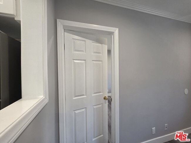 Building Photo - 105 Roswell Ave