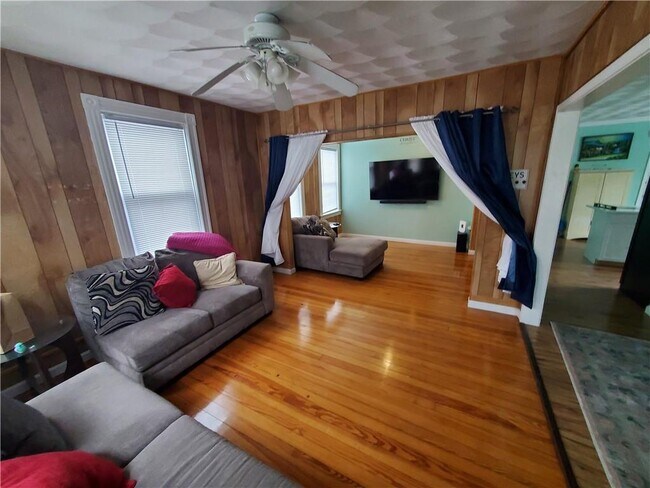 Building Photo - 75 Naples Ave