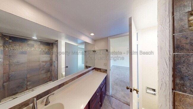 Building Photo - 1118 11th Ct