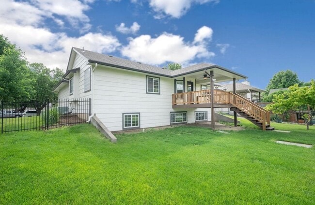Building Photo - 421 Stoney Point Cir