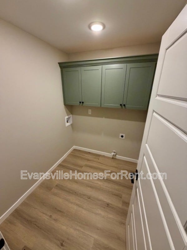 Building Photo - 3599 Sand Dr