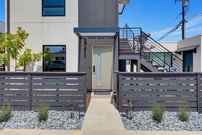 Building Photo - 426-426 Arbor Dr