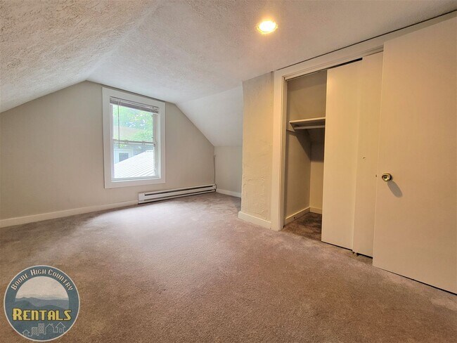 Building Photo - Charming 2 Bedroom Home --- Walking Distance to Campus!