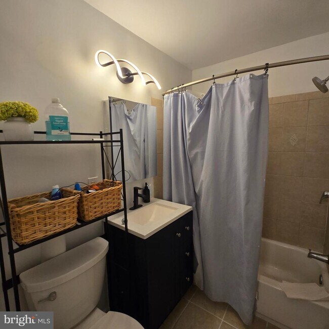 Building Photo - 3336 Spring Ln