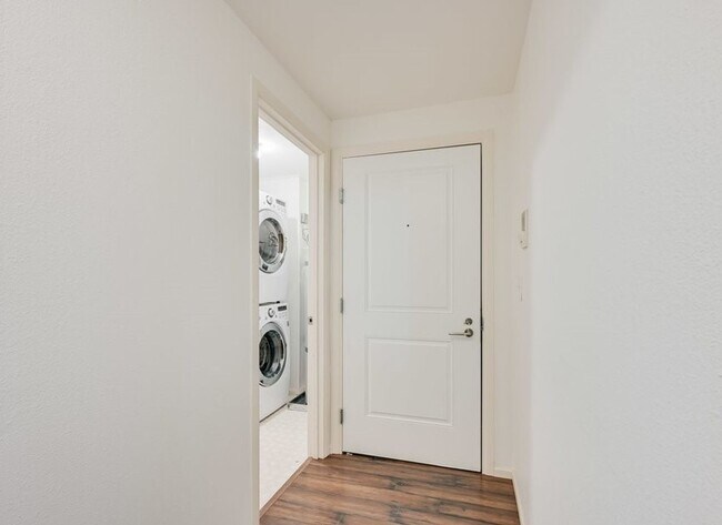 Building Photo - 2Bd/1Ba Issaquah Condo