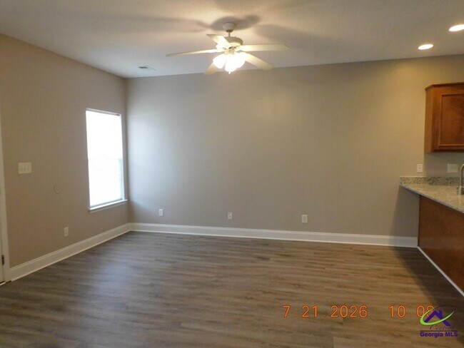 Building Photo - 506 Club Villa Court