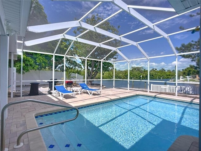 Building Photo - 6531 Santiago Ct